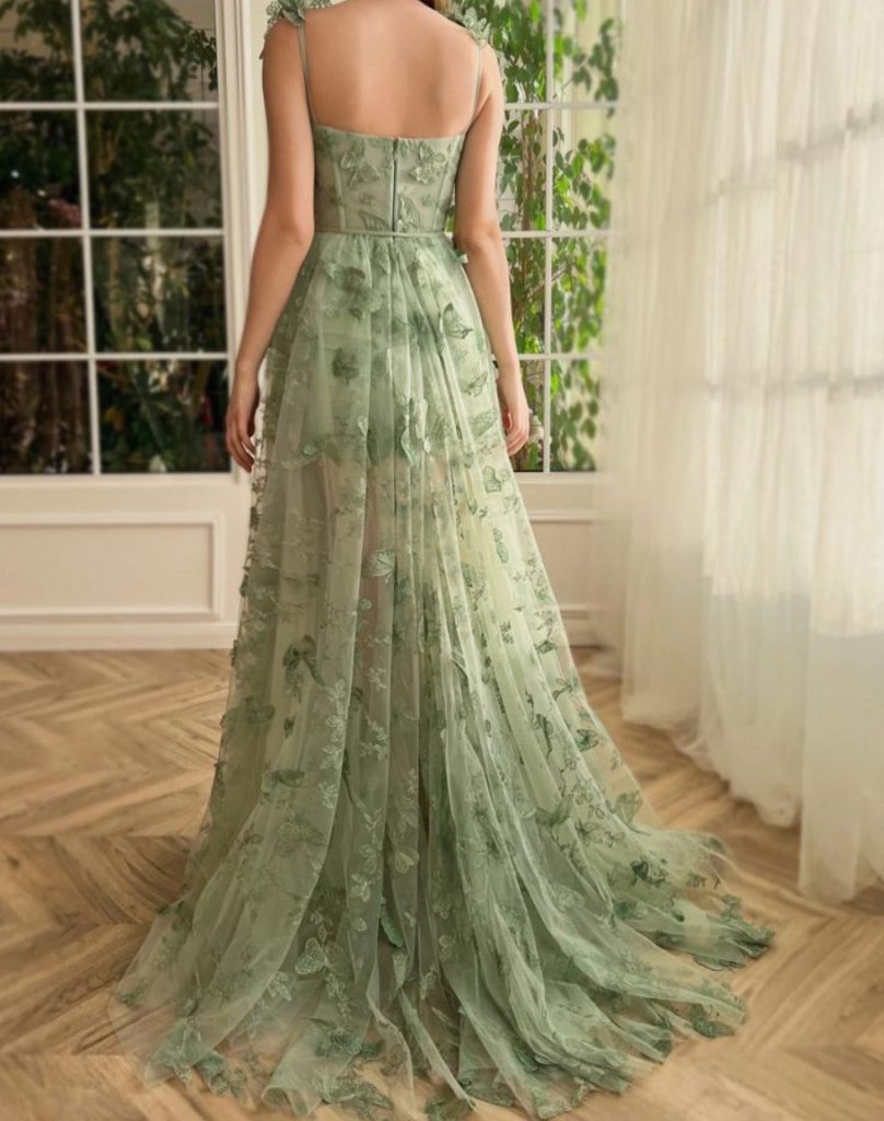 10 Gorgeous Butterfly Dresses for Your Prom Night插图