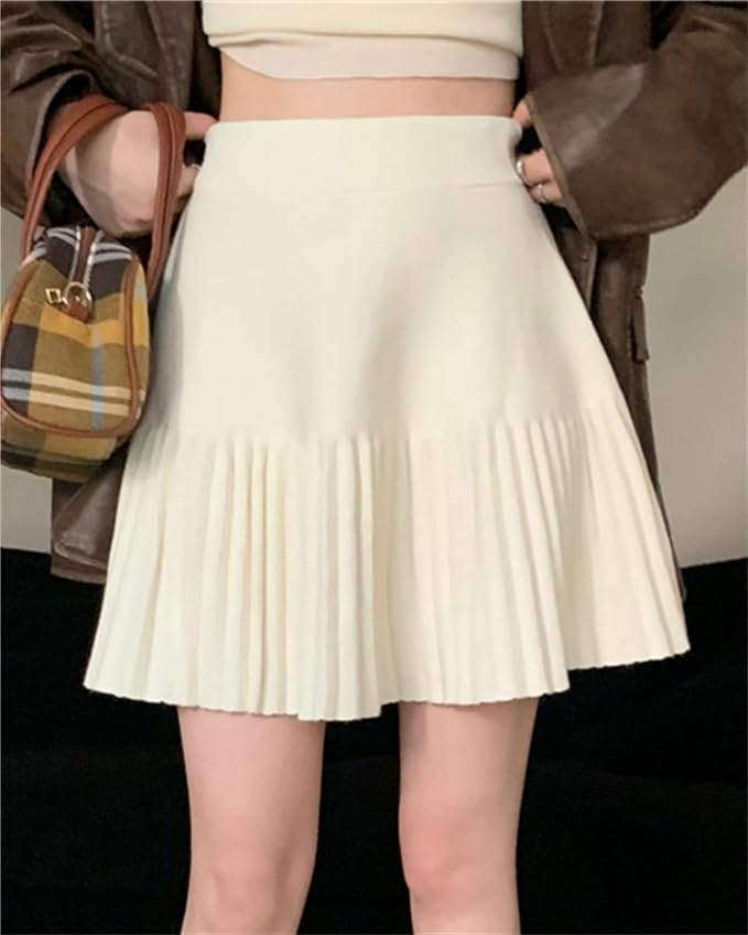 Monochrome Marvel: Winter Outfits with a White Skirt and Neutrals插图