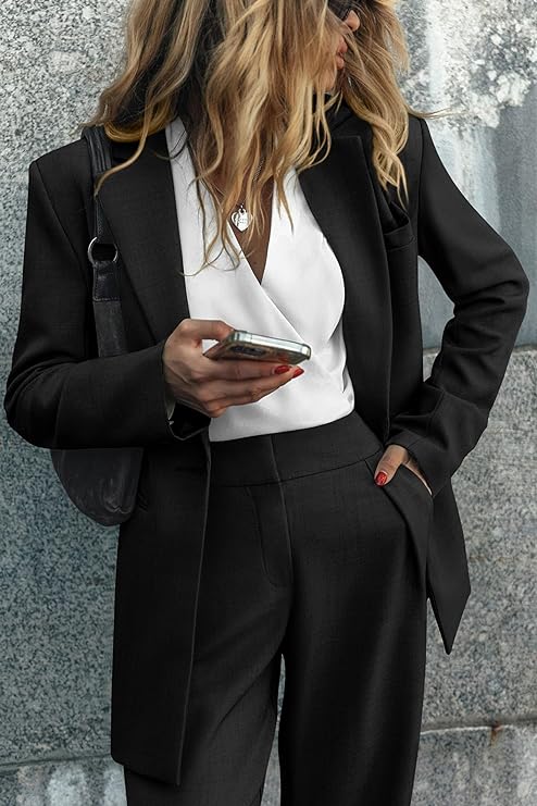 Women in Suits: Redefining Power, Style, and Gender Norms插图1